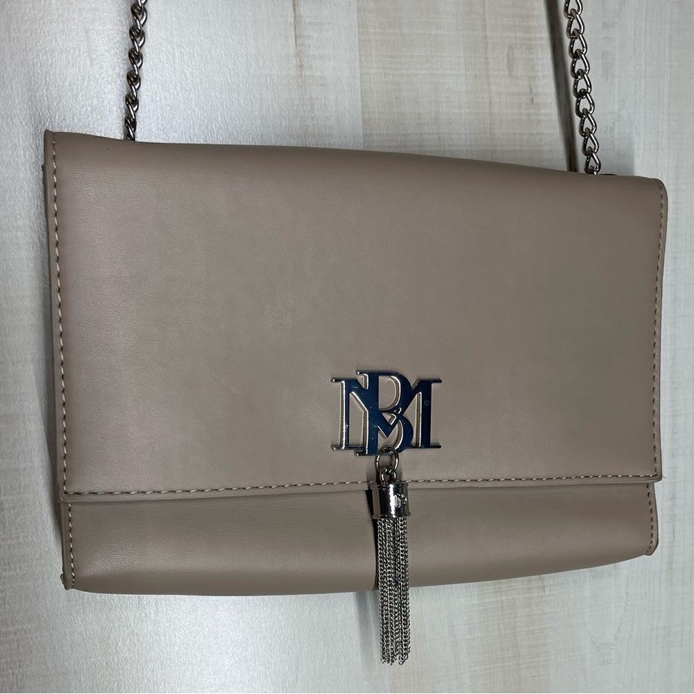 Badgley‎ Mischka taupe tan purse silver chain